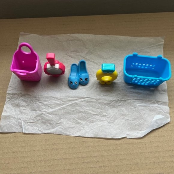 Shopkins  Ring Blue Kitty Flats Mia Mirror 2 Shopping Bags McDonalds 2015 - Picture 2 of 10